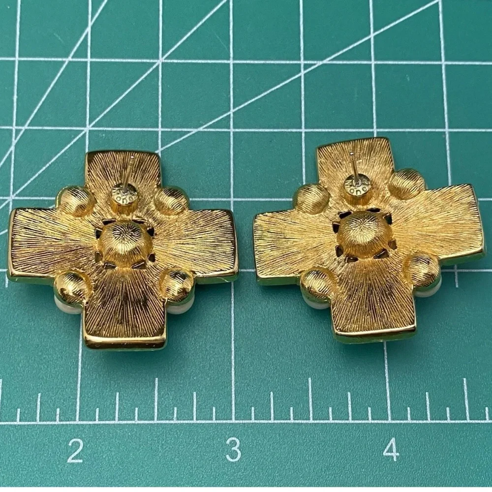 Vintage Monet Multicolor Glass Gripoix Maltese Cross Earrings Pearl‎